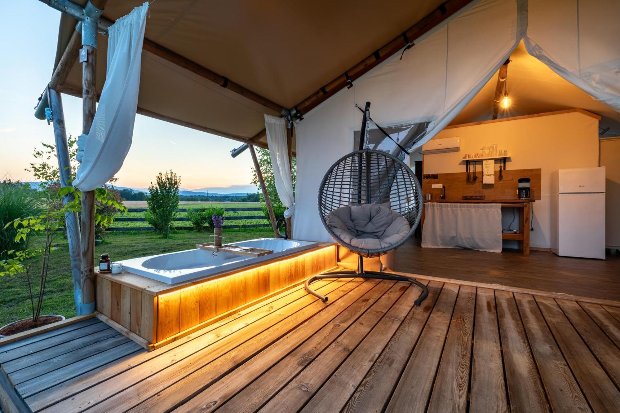 Glamping Kolpa Resort Gradac ภายนอก รูปภาพ